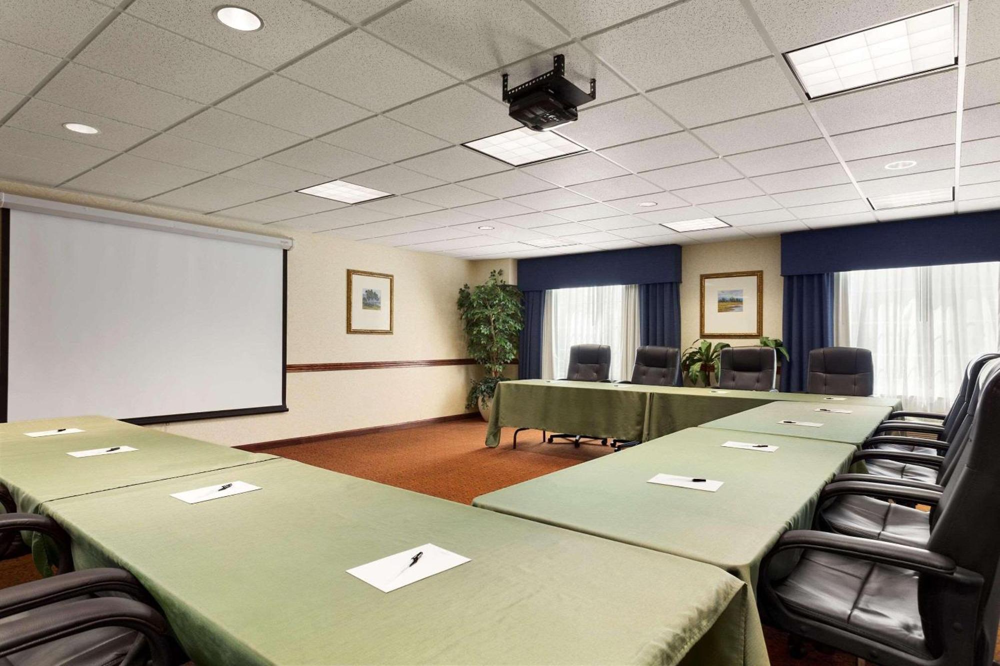 Country Inn & Suites By Radisson, Madison, Al Luaran gambar
