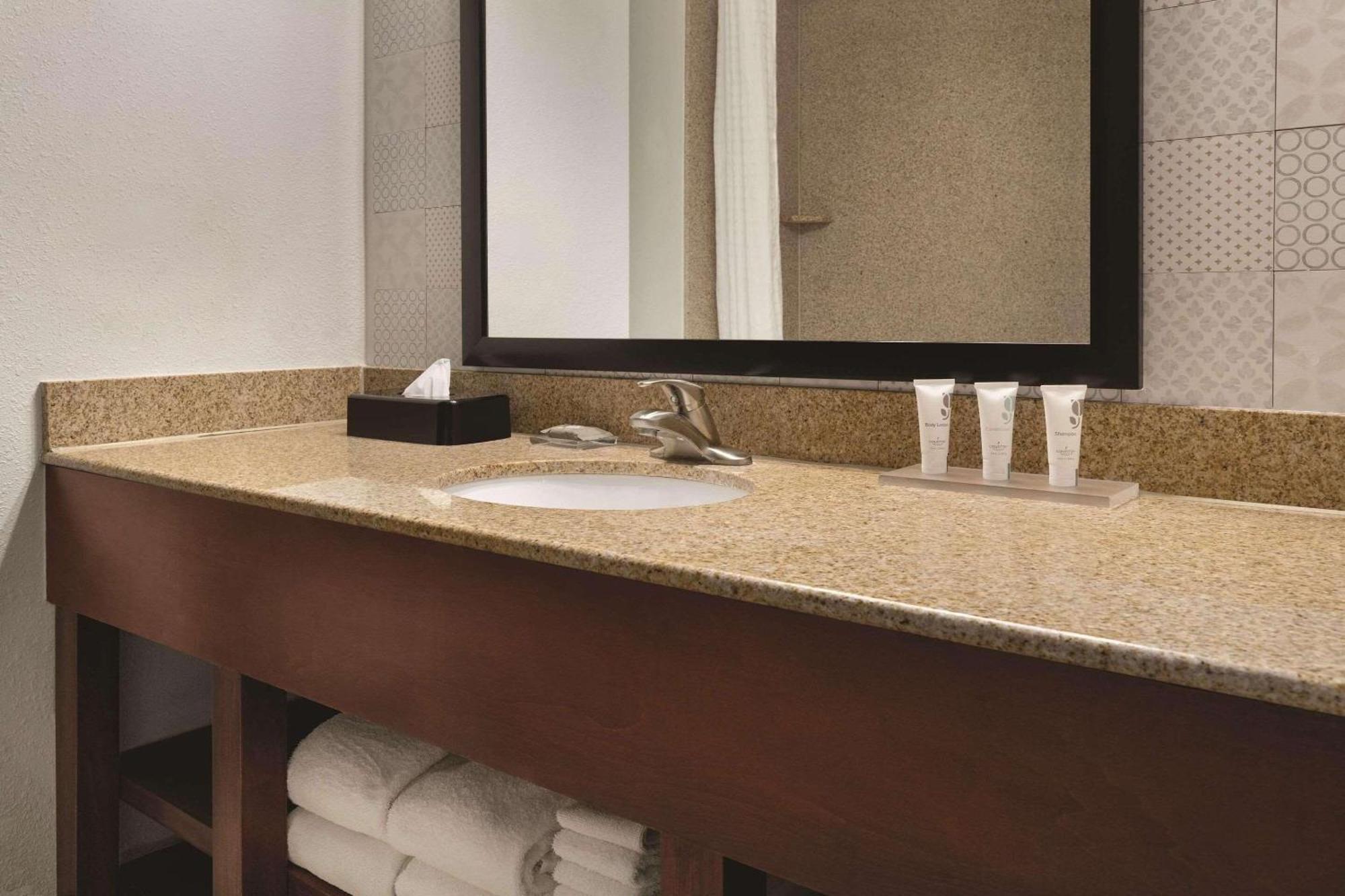 Country Inn & Suites By Radisson, Madison, Al Luaran gambar